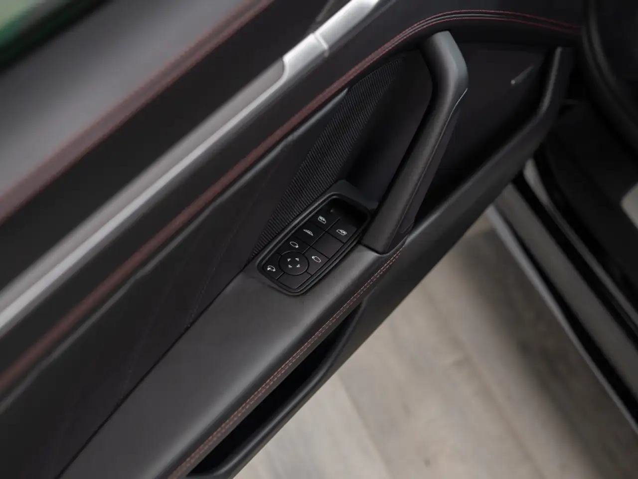 Porsche 911 - Image 28