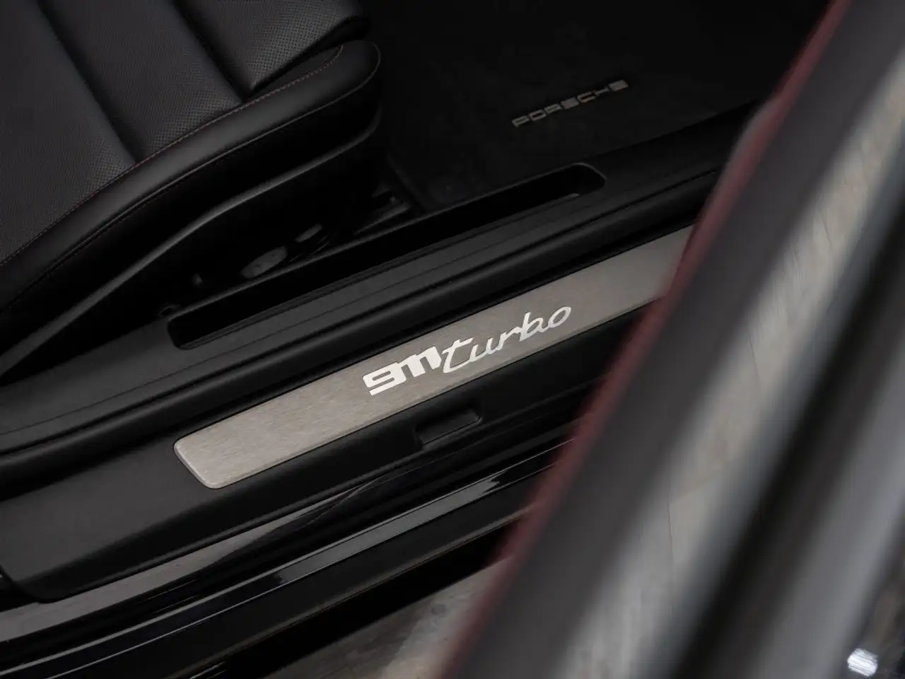 Porsche 911 - Image 33