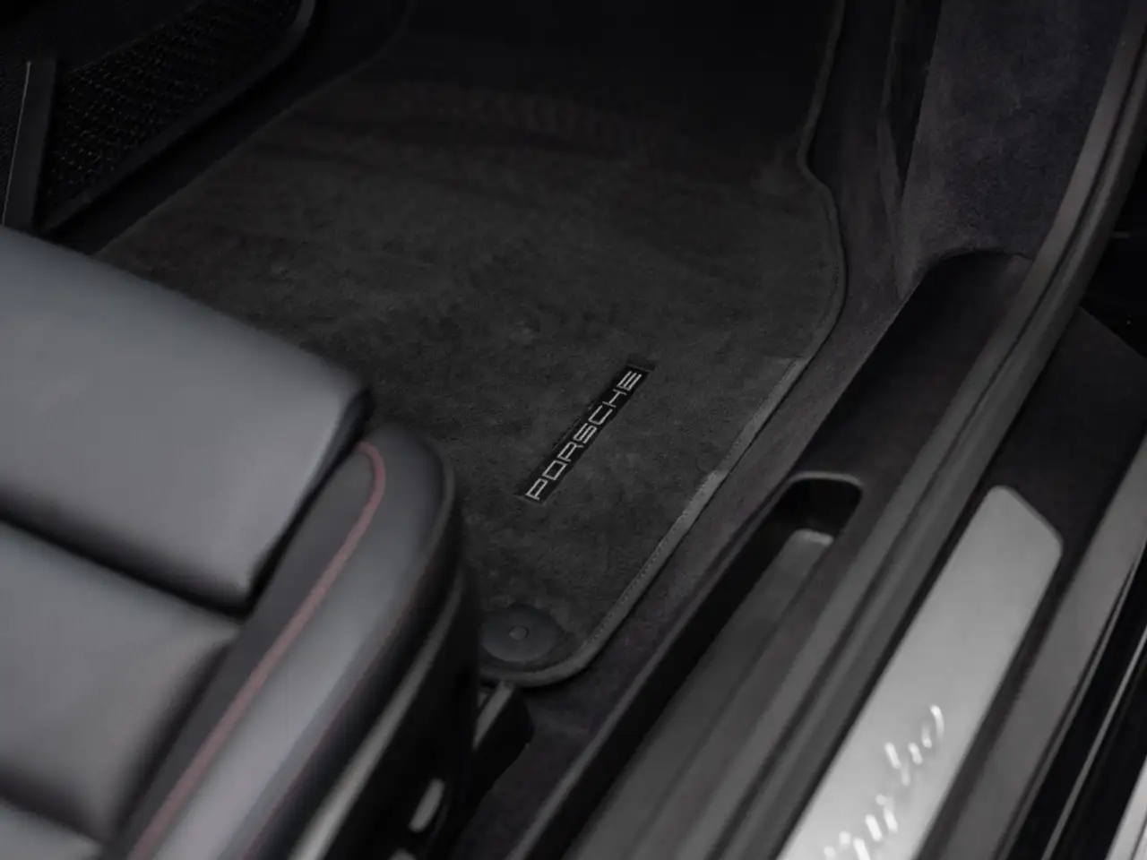 Porsche 911 - Image 19