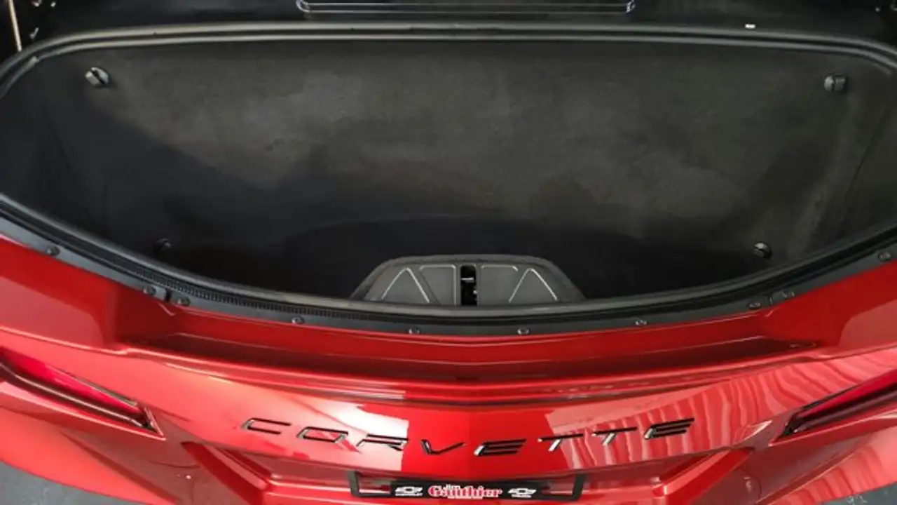 Chevrolet Corvette - Image 19