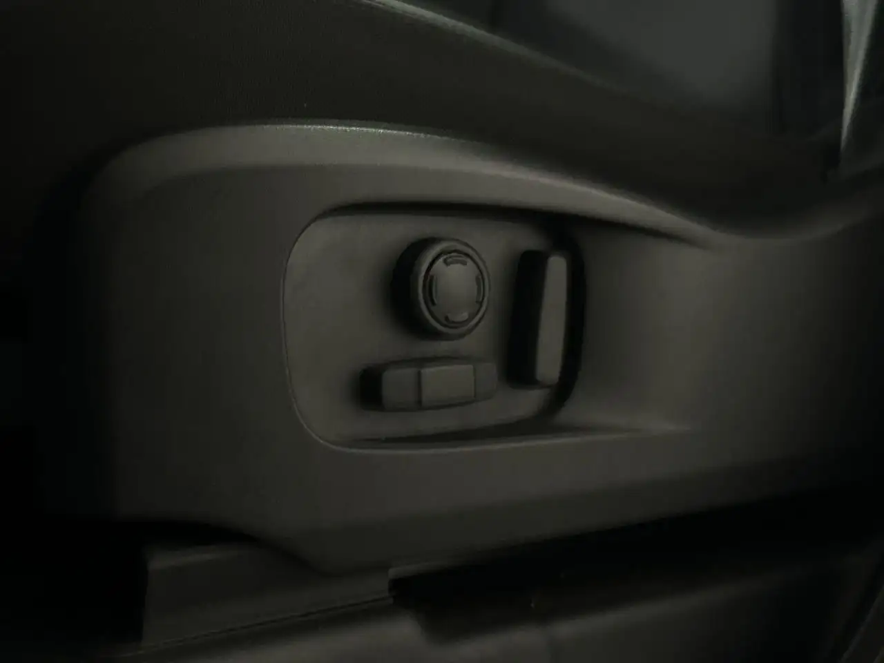 Land Rover Defender - Image 20