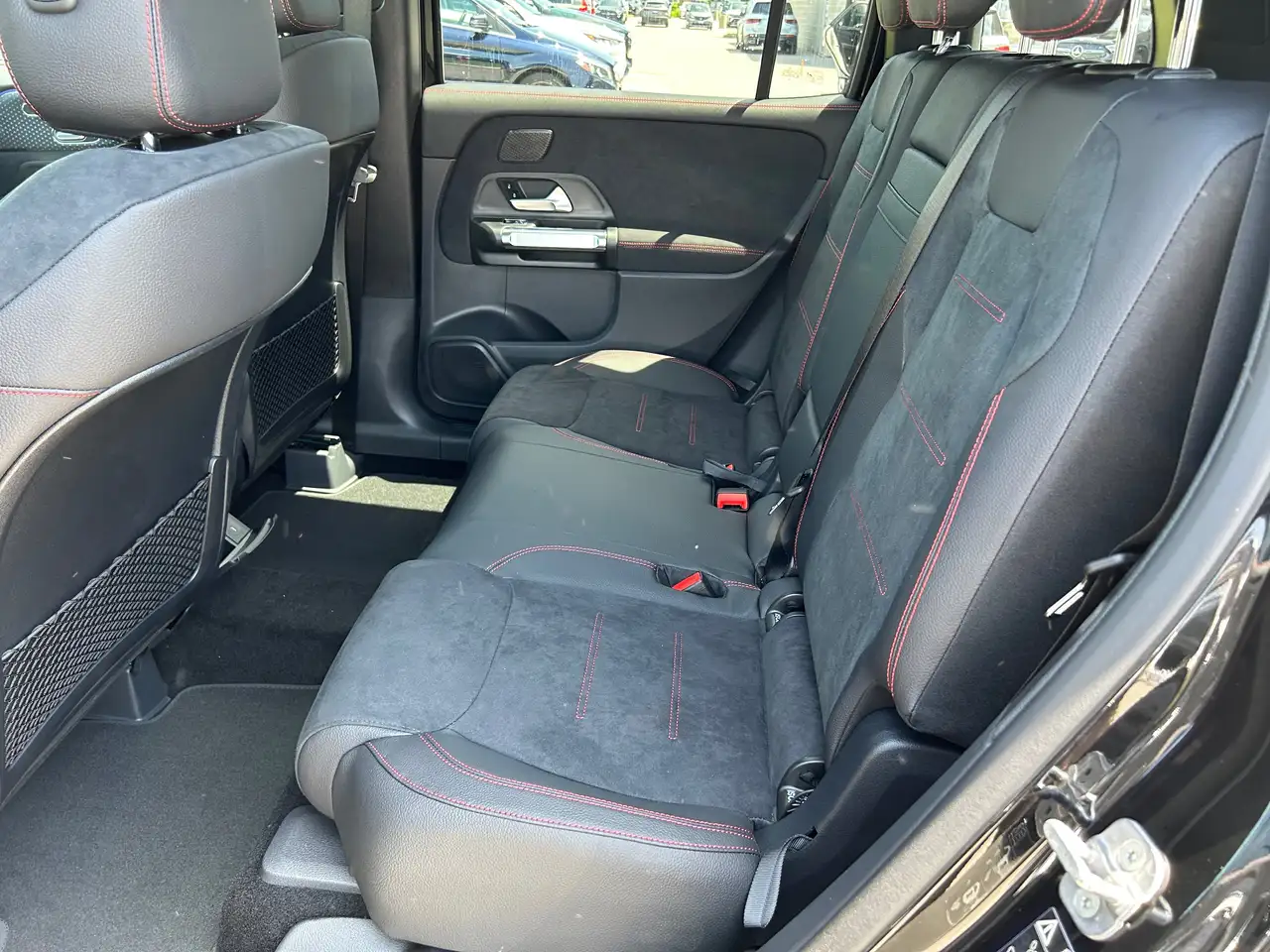 Mercedes-Benz GLB - Image 13