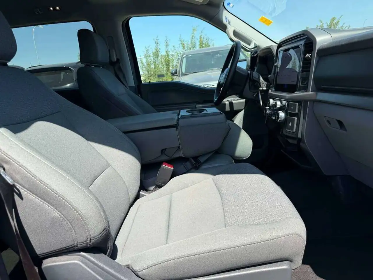 Ford F-150 - Image 32