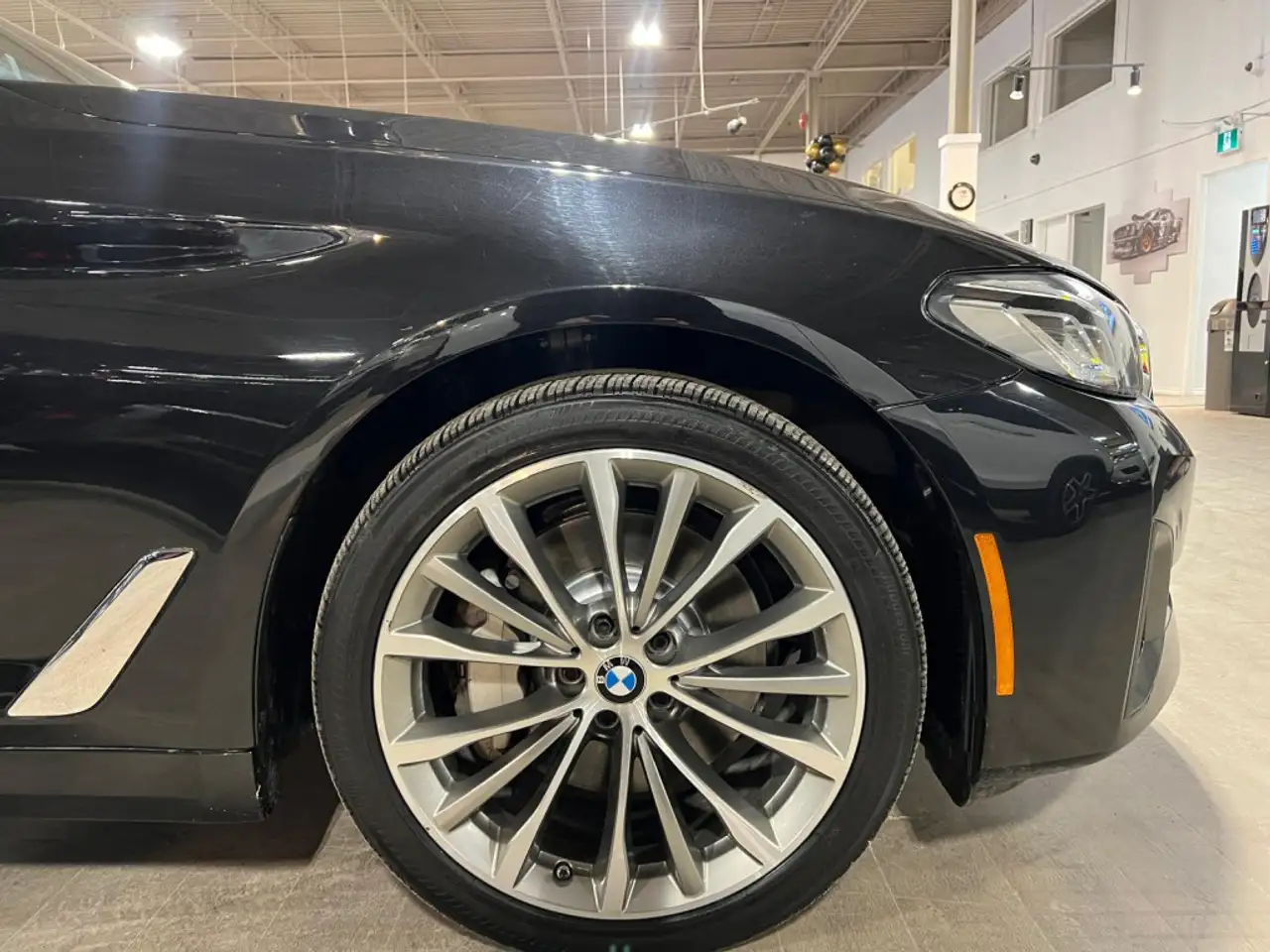BMW 5 Series - Image 12