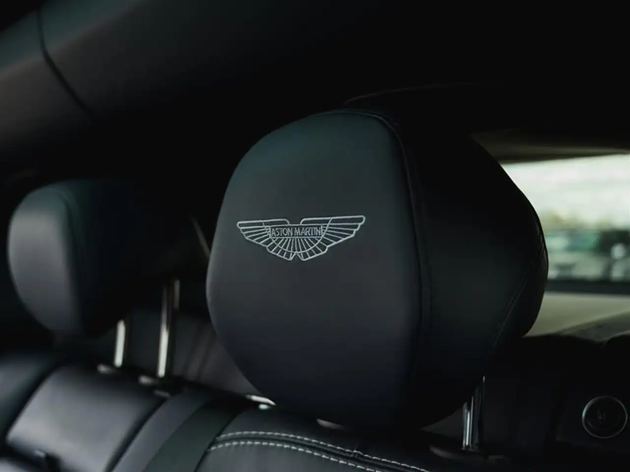 Aston Martin DBX - Image 30