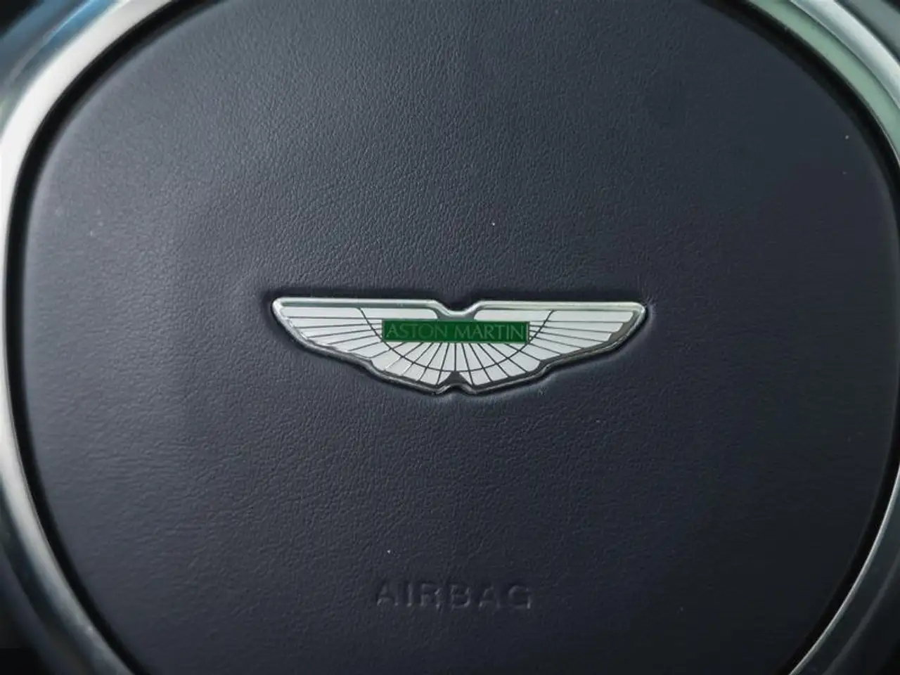 Aston Martin DBX - Image 32