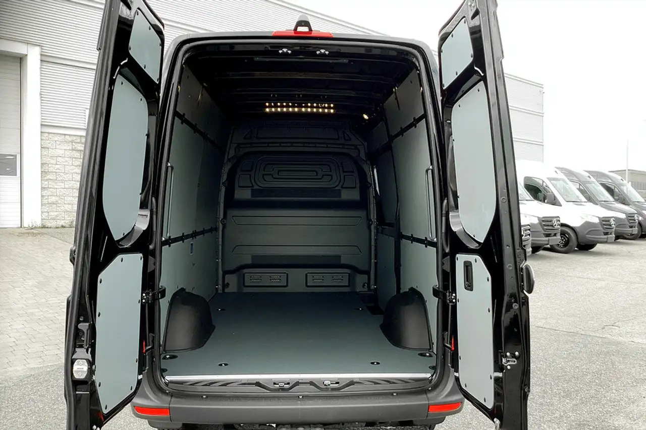 Mercedes-Benz Sprinter 2500 - Image 12