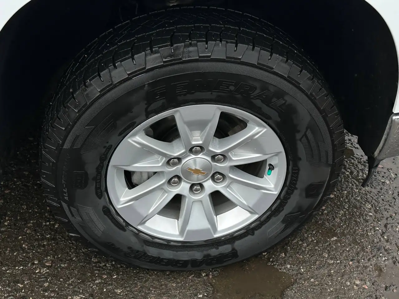 Chevrolet Silverado 1500 - Image 9