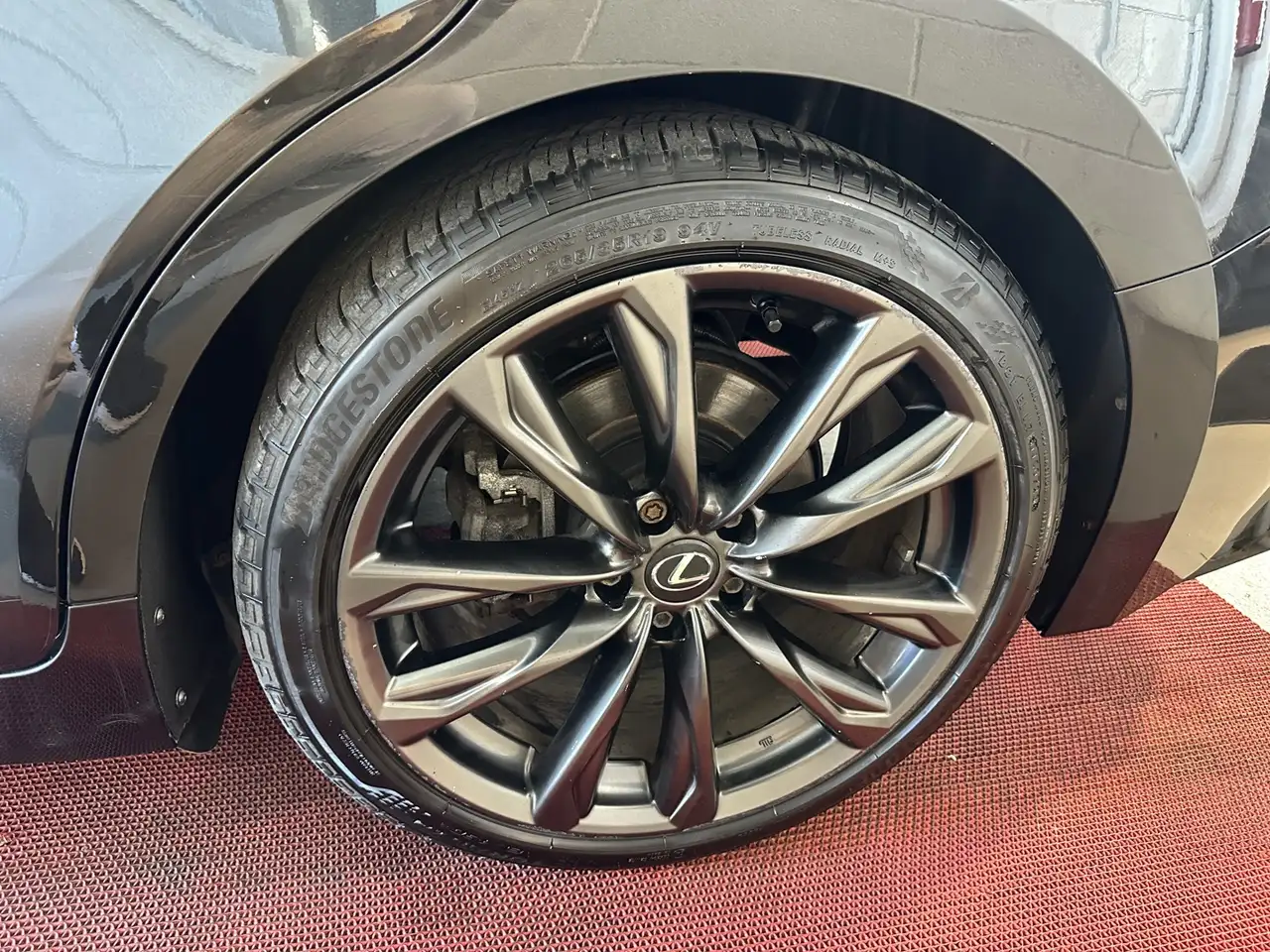 Lexus IS - Image 11
