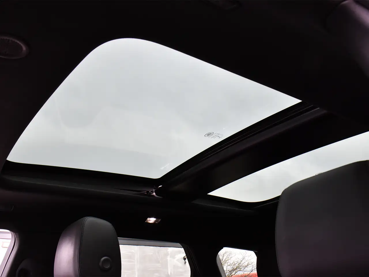 Land Rover Range Rover Evoque - Image 11