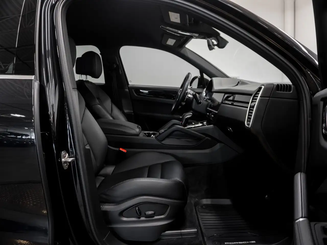 Porsche Cayenne - Image 5