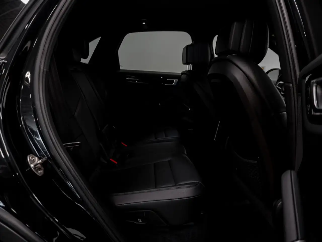 Porsche Cayenne - Image 19