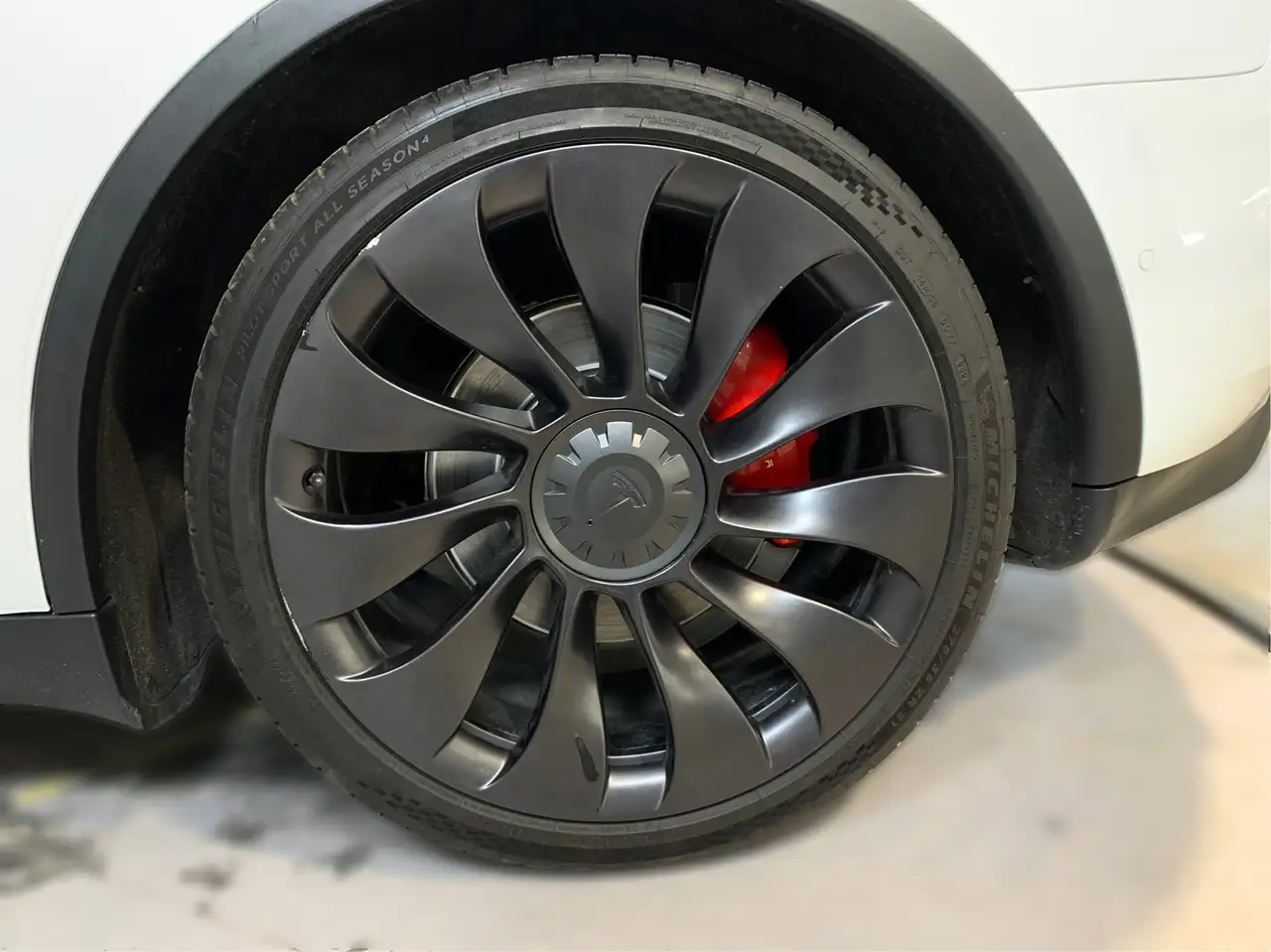 Tesla Model Y - Image 21