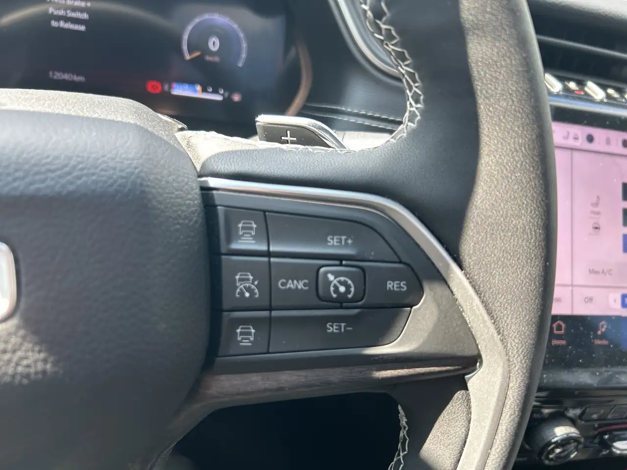 Jeep Grand Cherokee - Image 24