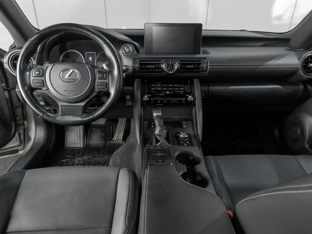 Lexus IS - Image 30
