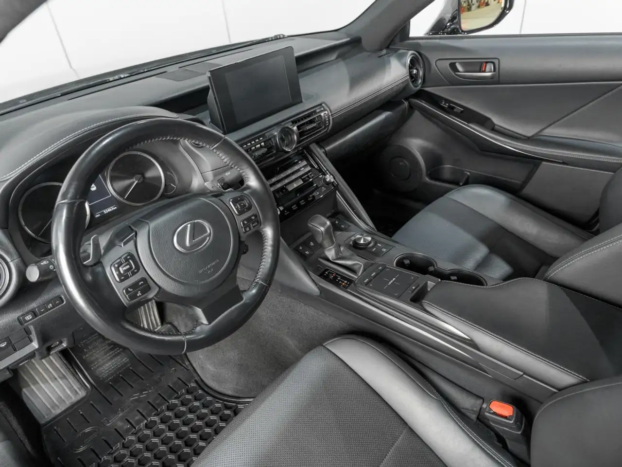 Lexus IS - Image 18