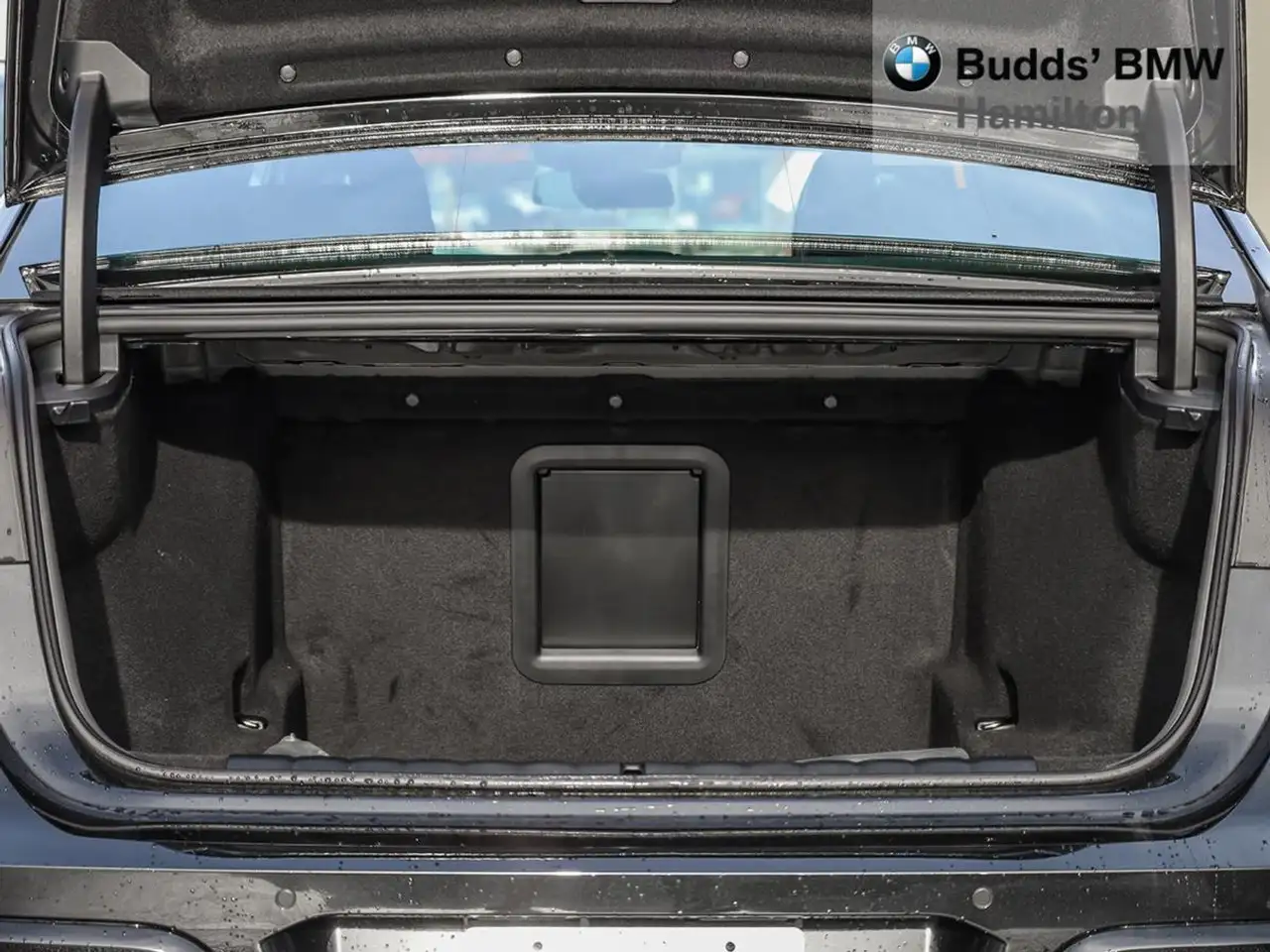 BMW 7 Series - Image 7