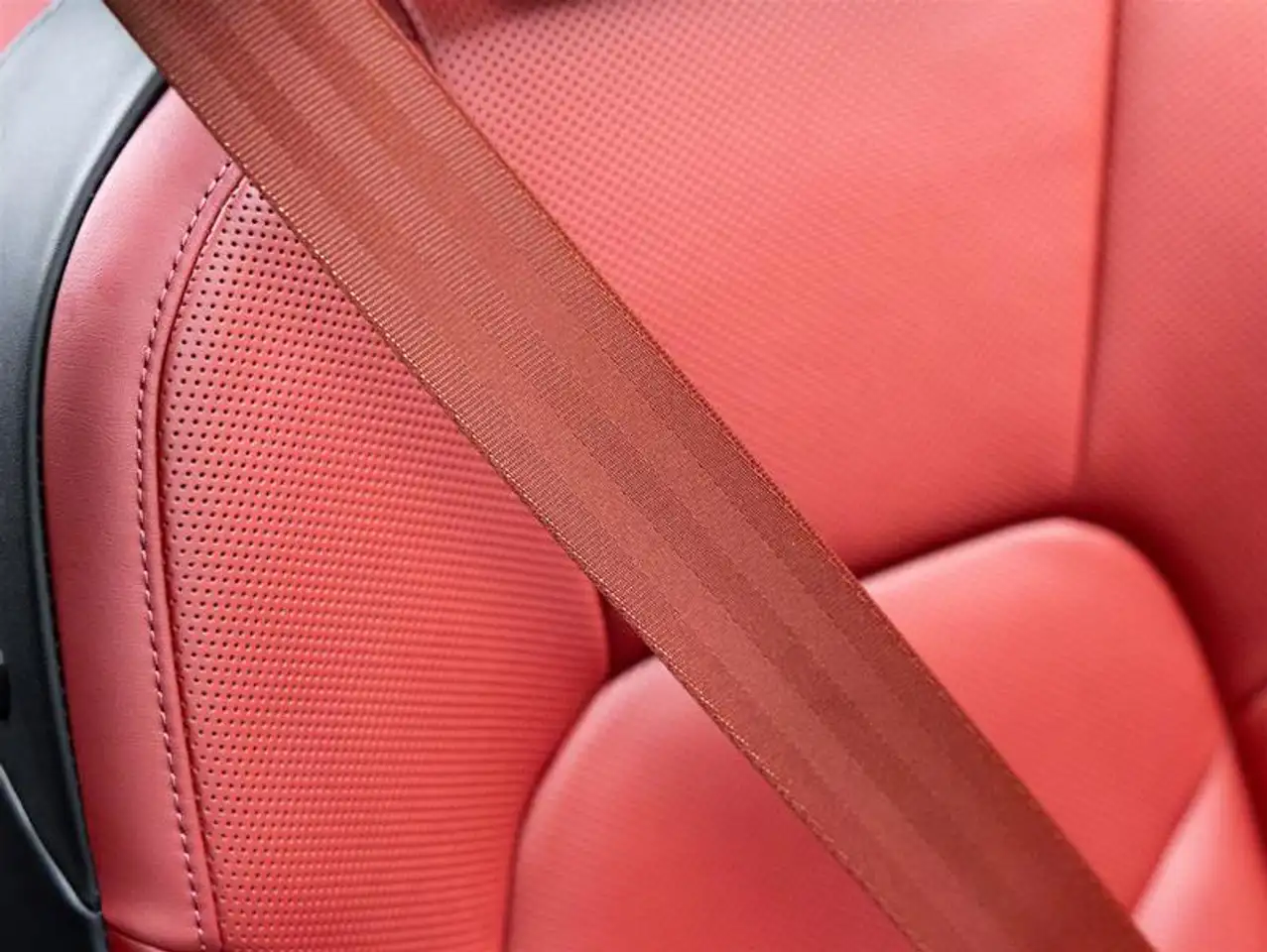 Porsche Macan - Image 31