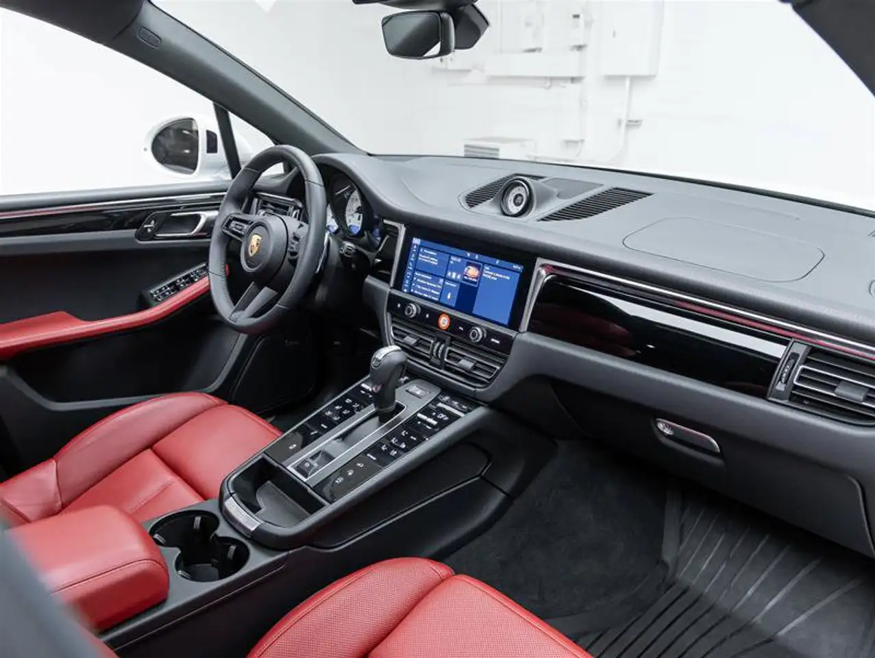 Porsche Macan - Image 29