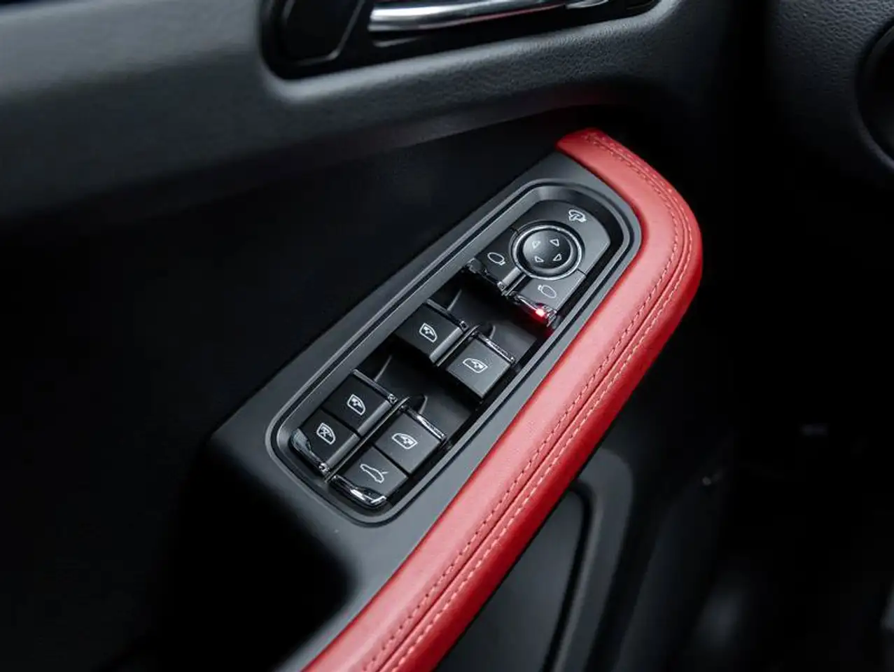 Porsche Macan - Image 26