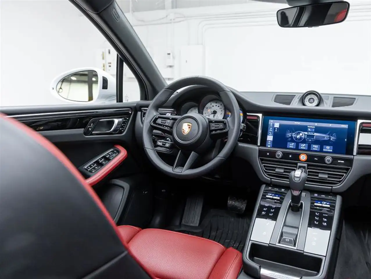 Porsche Macan - Image 37