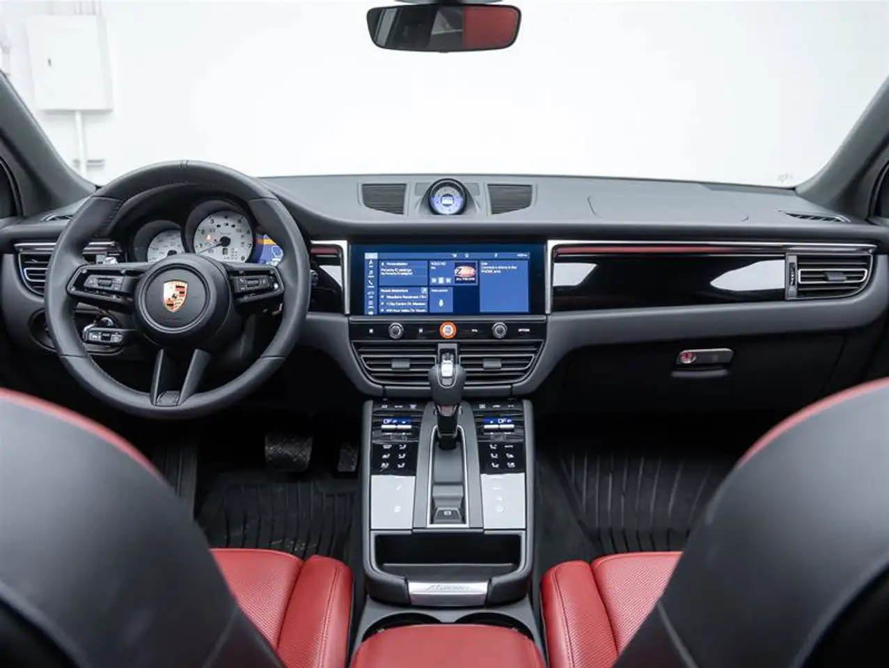Porsche Macan - Image 35