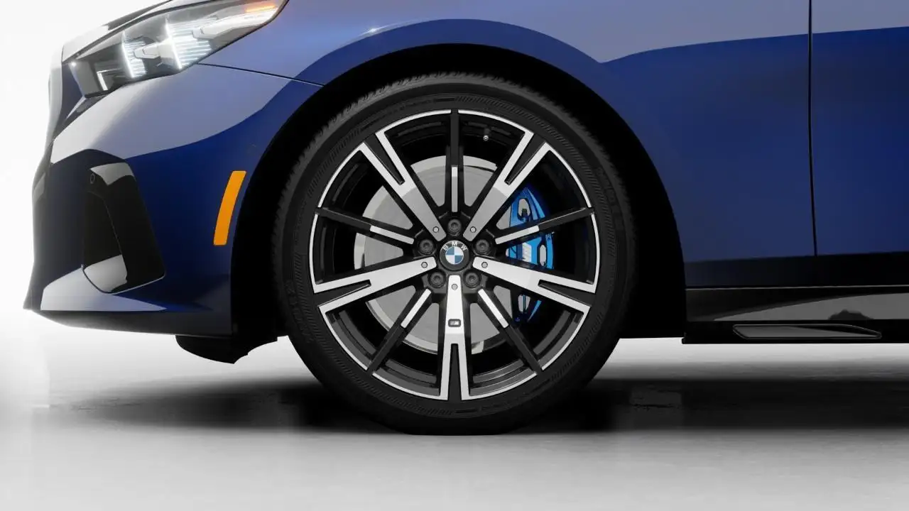 BMW 5 Series - Image 7