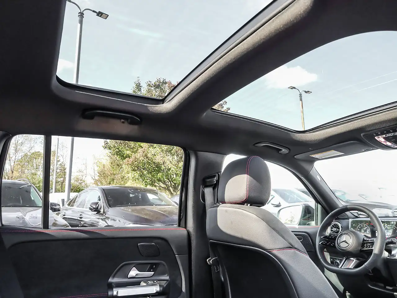 Mercedes-Benz GLB - Image 17