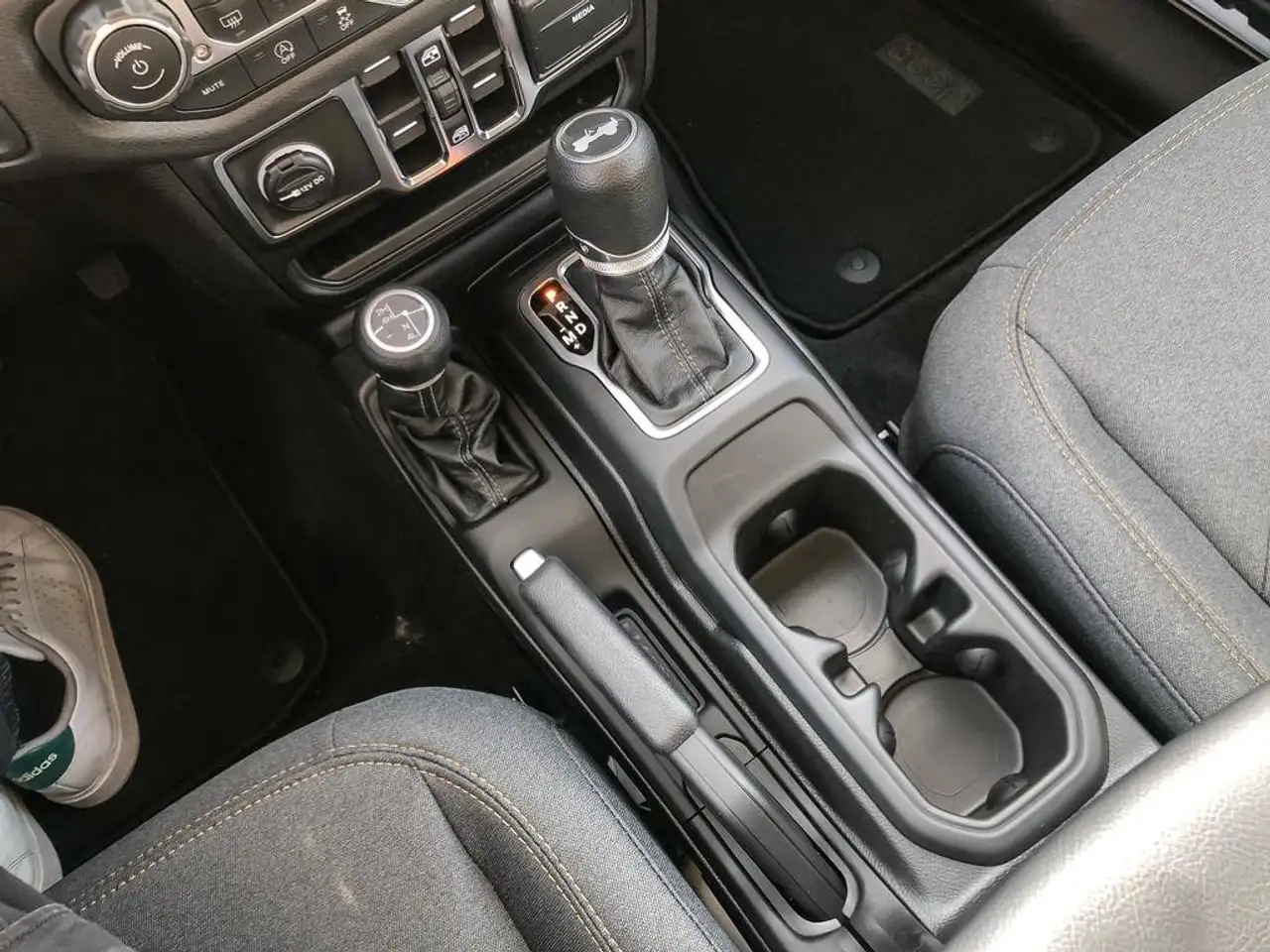 Jeep Wrangler - Image 21