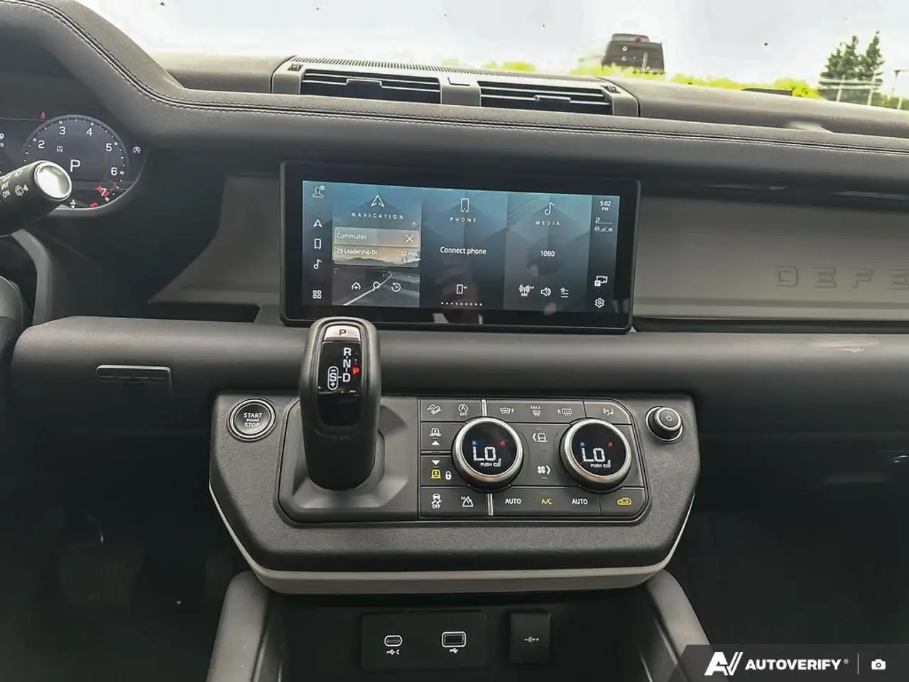 Land Rover Defender - Image 19