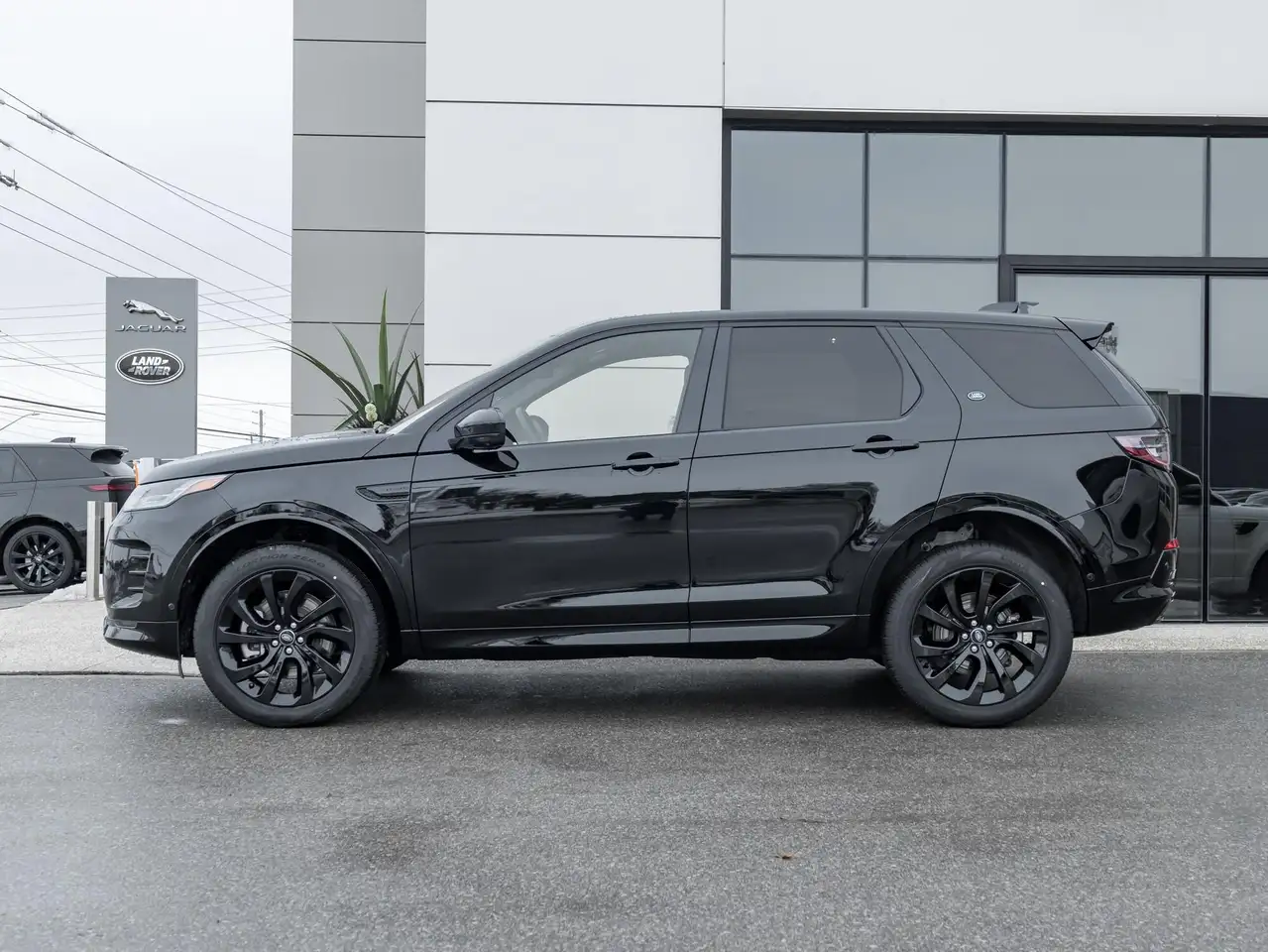 Land Rover Discovery Sport - Image 3