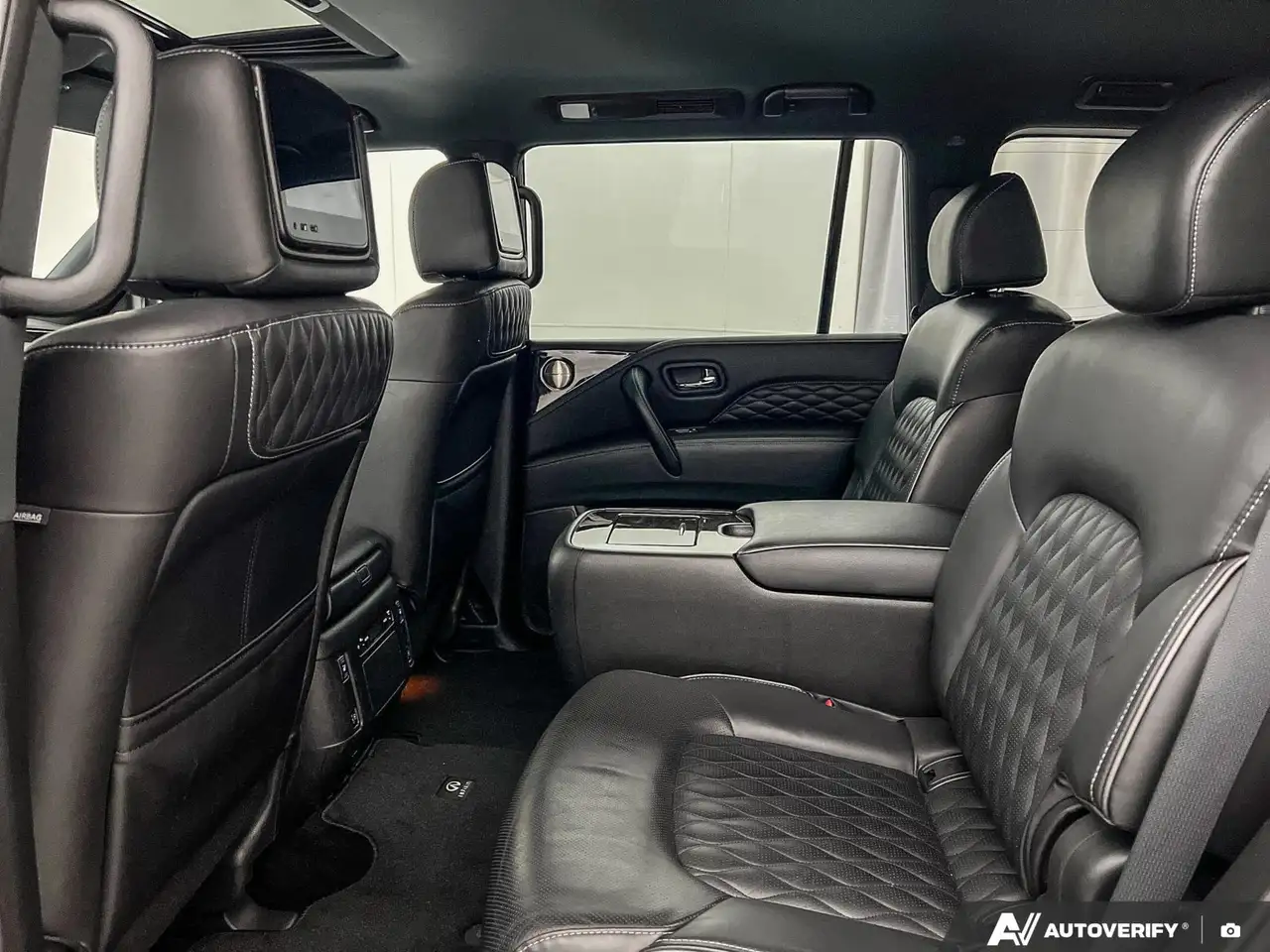 Infiniti QX80 - Image 24