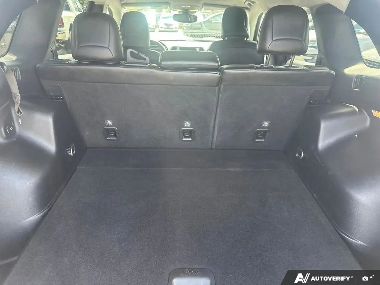 Jeep Cherokee - Image 12