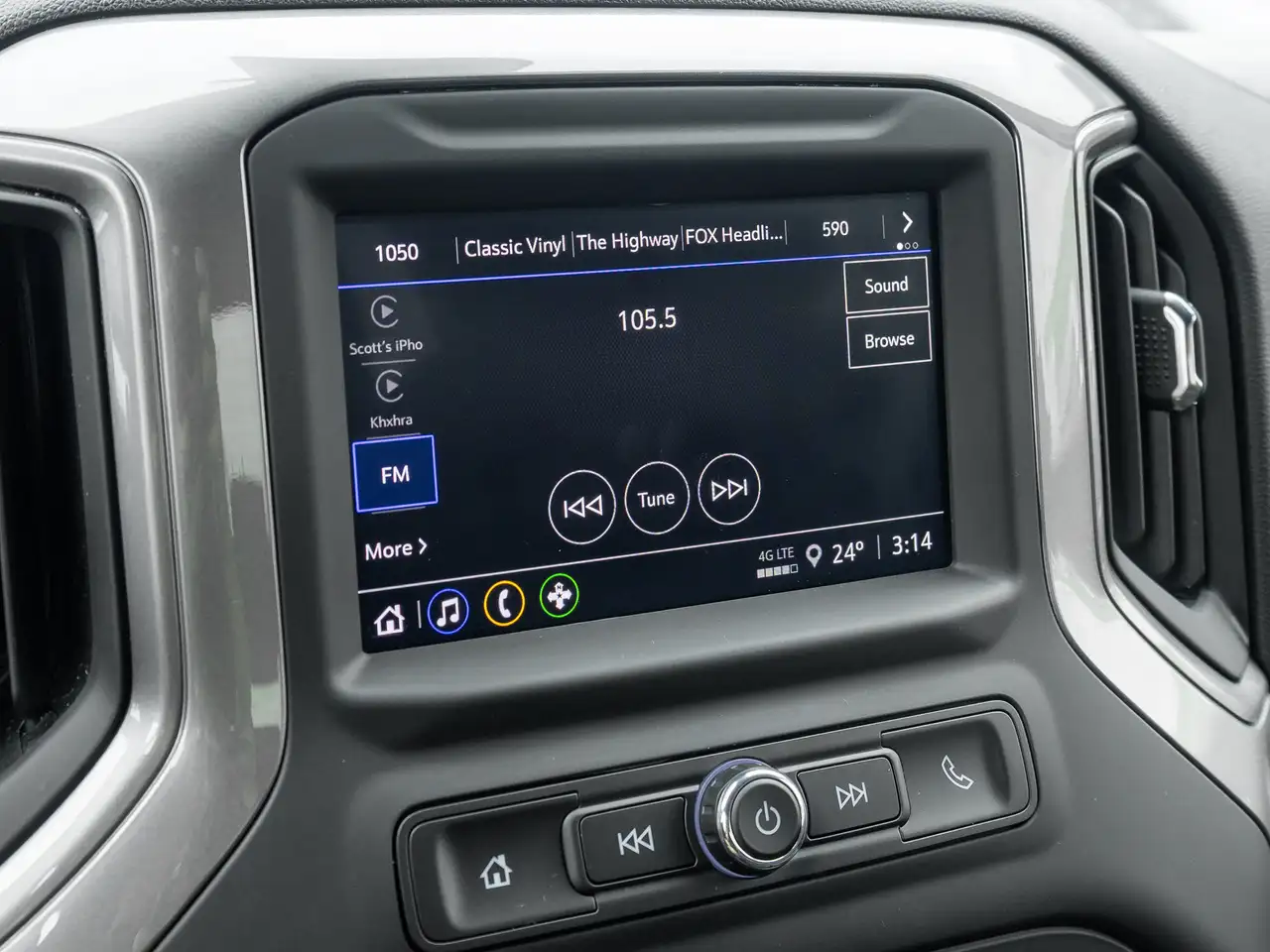 Chevrolet Silverado 1500 - Image 18