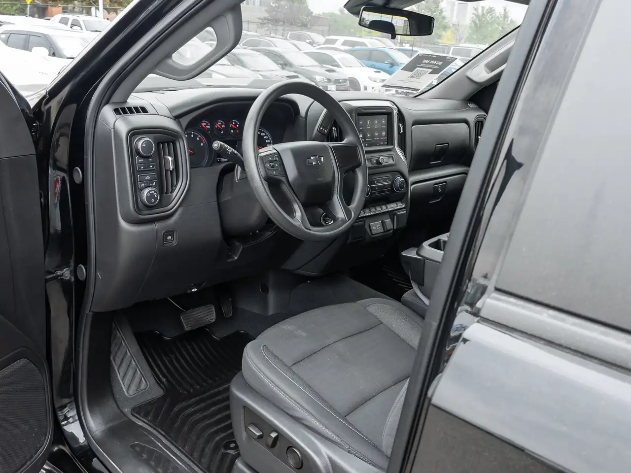 Chevrolet Silverado 1500 - Image 9