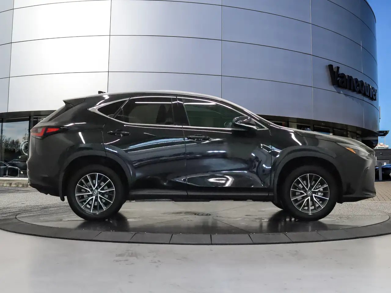 Lexus NX - Image 11