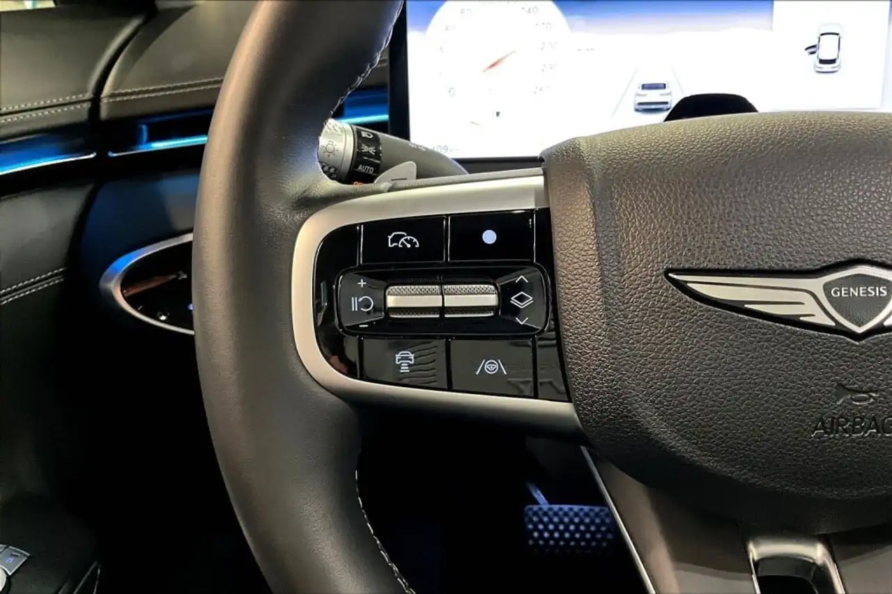 Genesis GV70 - Image 13