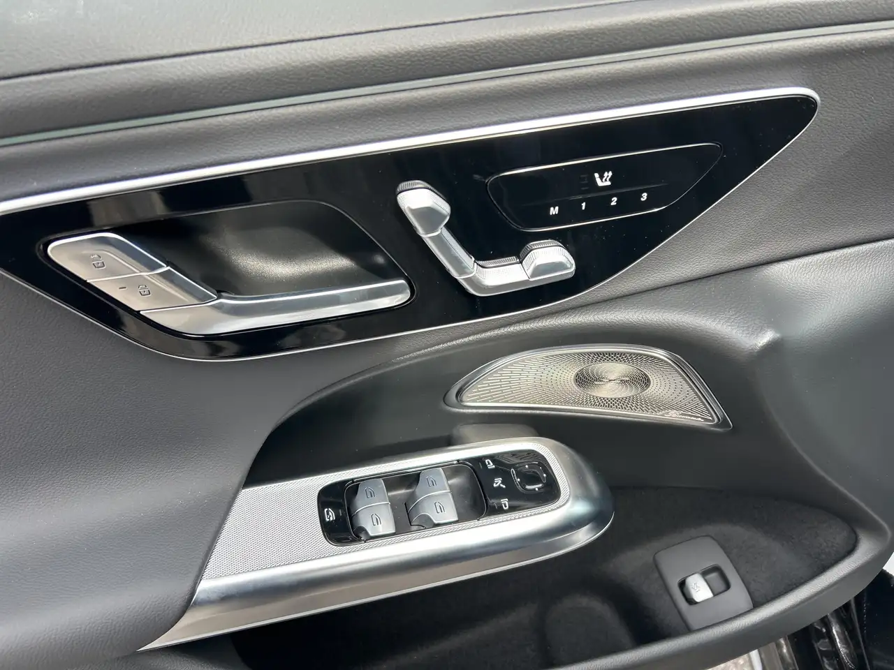 Mercedes-Benz E-Class - Image 11