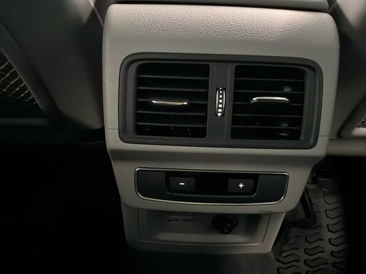 Audi Q5 - Image 25