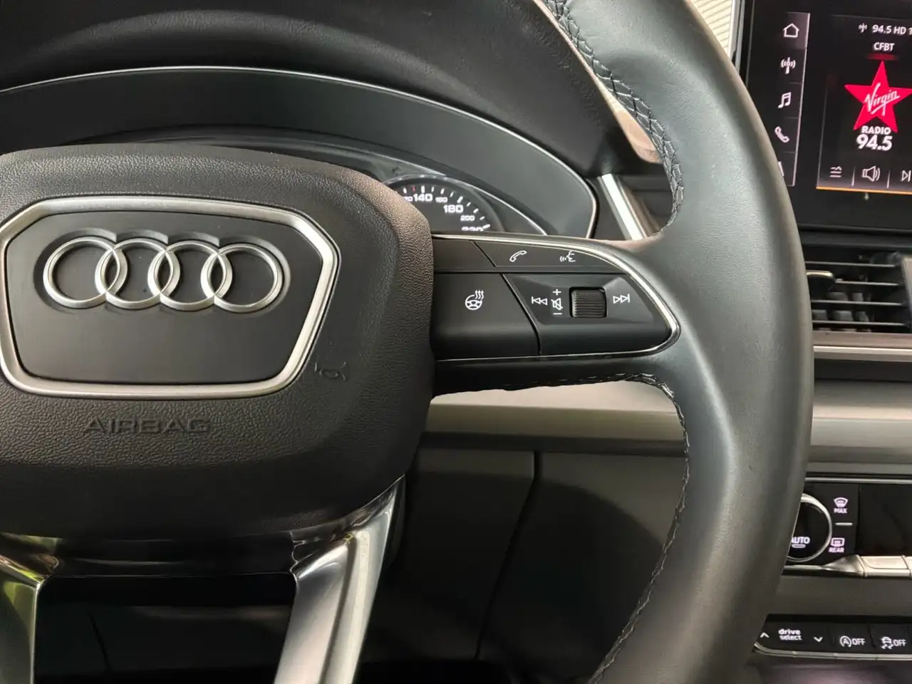 Audi Q5 - Image 13