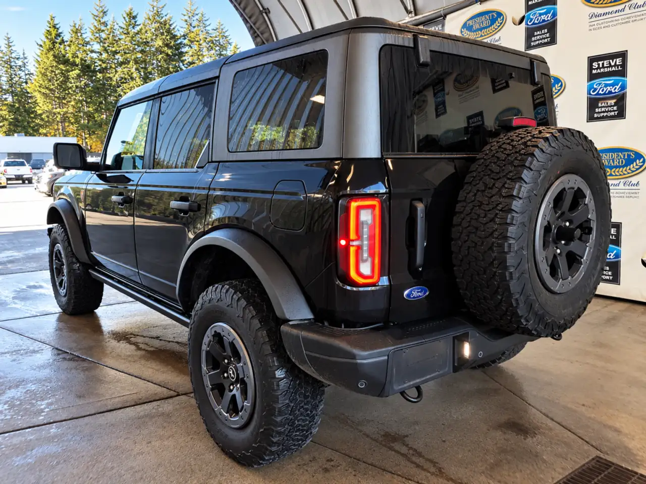 Ford Bronco - Image 10