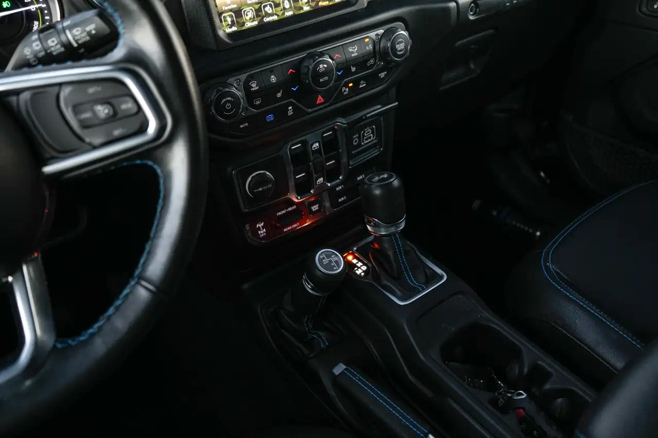 Jeep Wrangler - Image 11