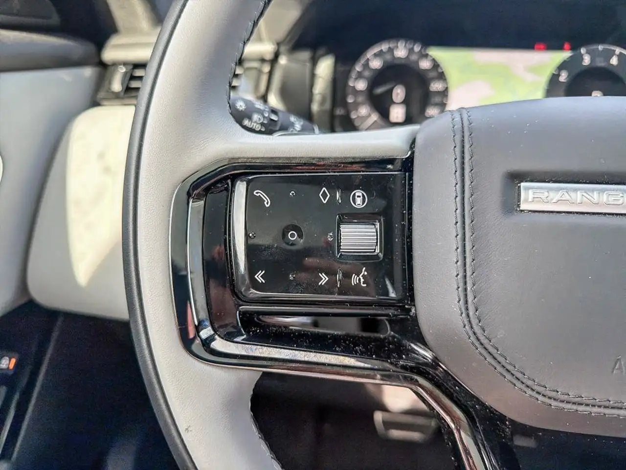 Land Rover Range Rover Velar - Image 10