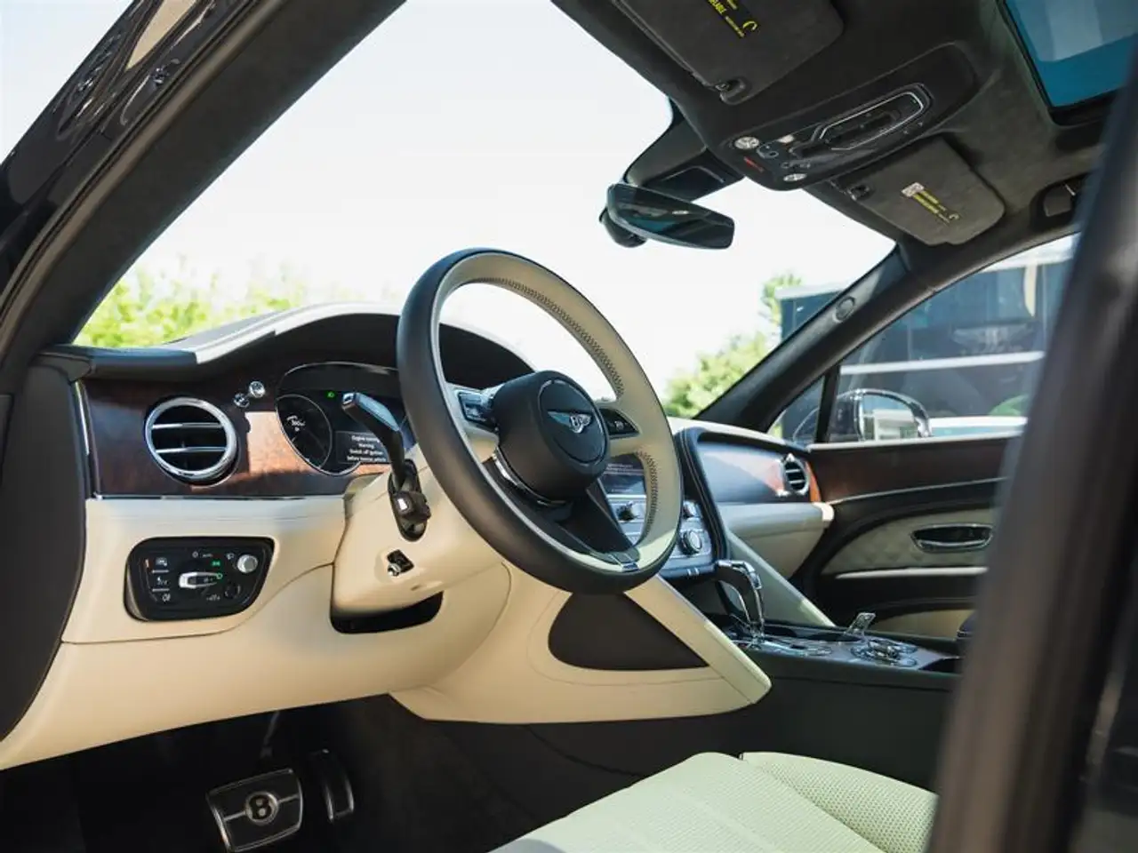 Bentley Bentayga - Image 31
