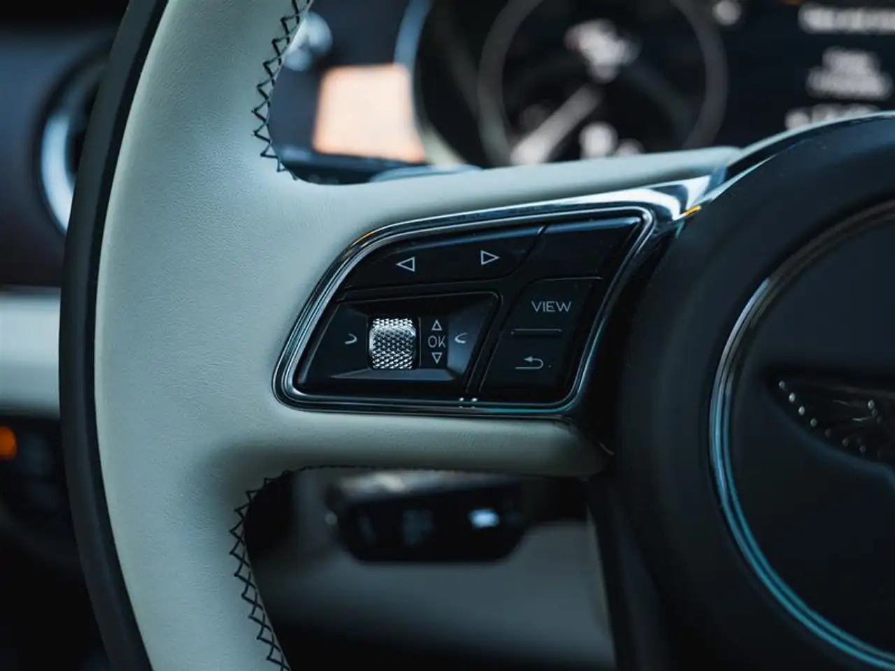 Bentley Bentayga - Image 18