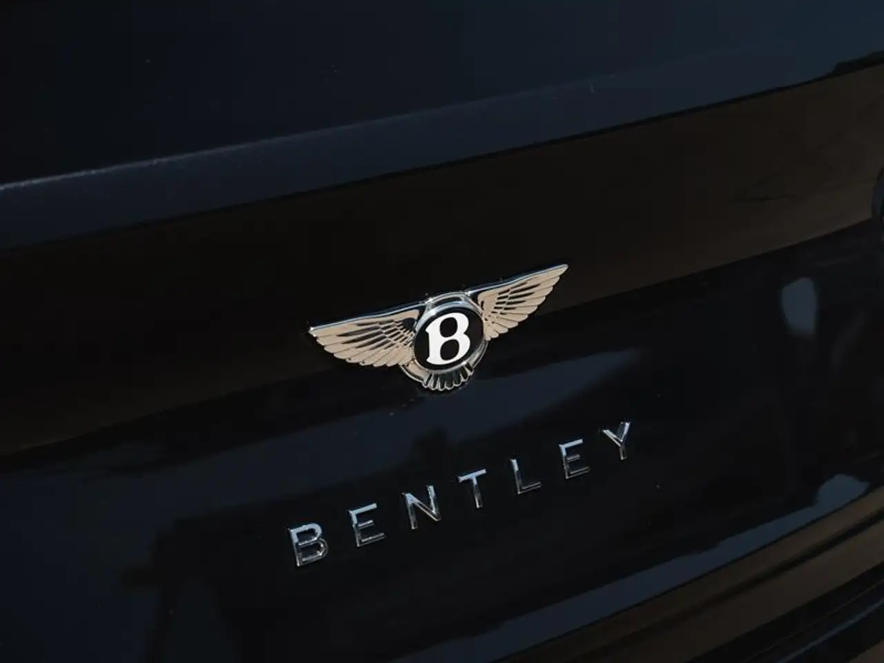 Bentley Bentayga - Image 34