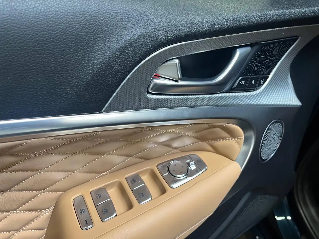 Genesis G70 - Image 13