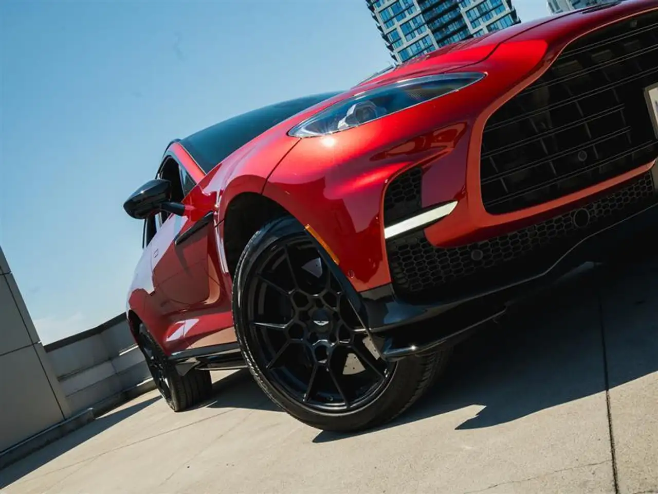 Aston Martin DBX - Image 34