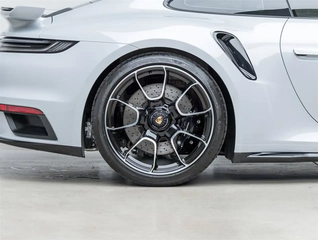 Porsche 911 - Image 24