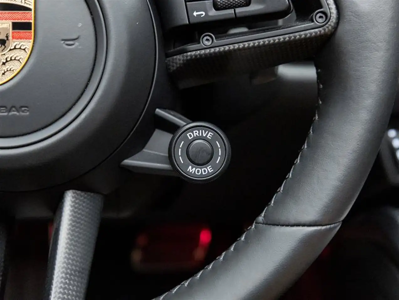 Porsche 911 - Image 33